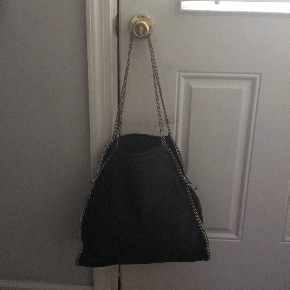 Black shoulder/hand bag